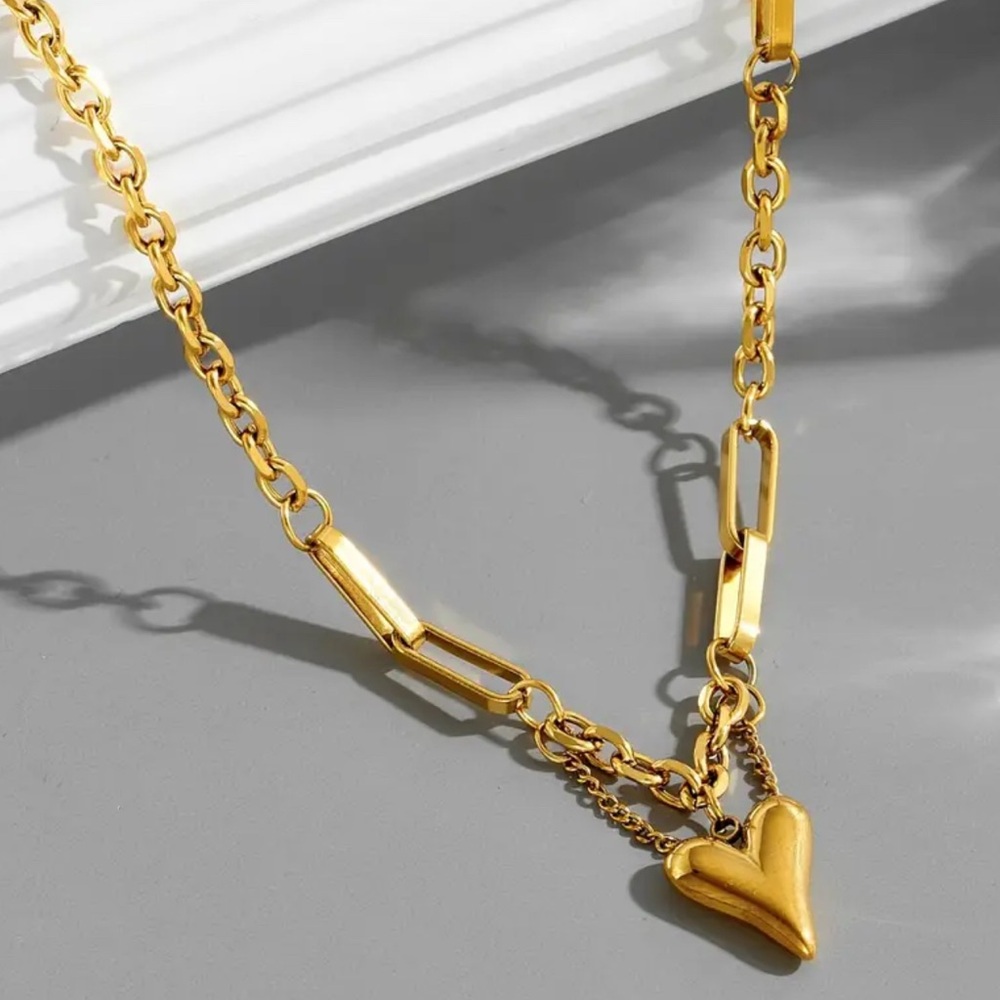 Elegant 18k Gold Plated stainless steel Heart Necklace - Picture 3 of 5
